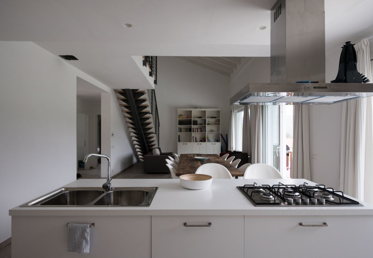 Casa Piani is a modern villa with lots of space and tranquility. With private pool, in the greenery of Plodio, Ligurië