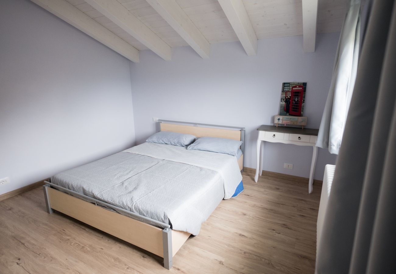 Casa Piani is a modern villa with lots of space and tranquility. With private pool, in the greenery of Plodio, Ligurië