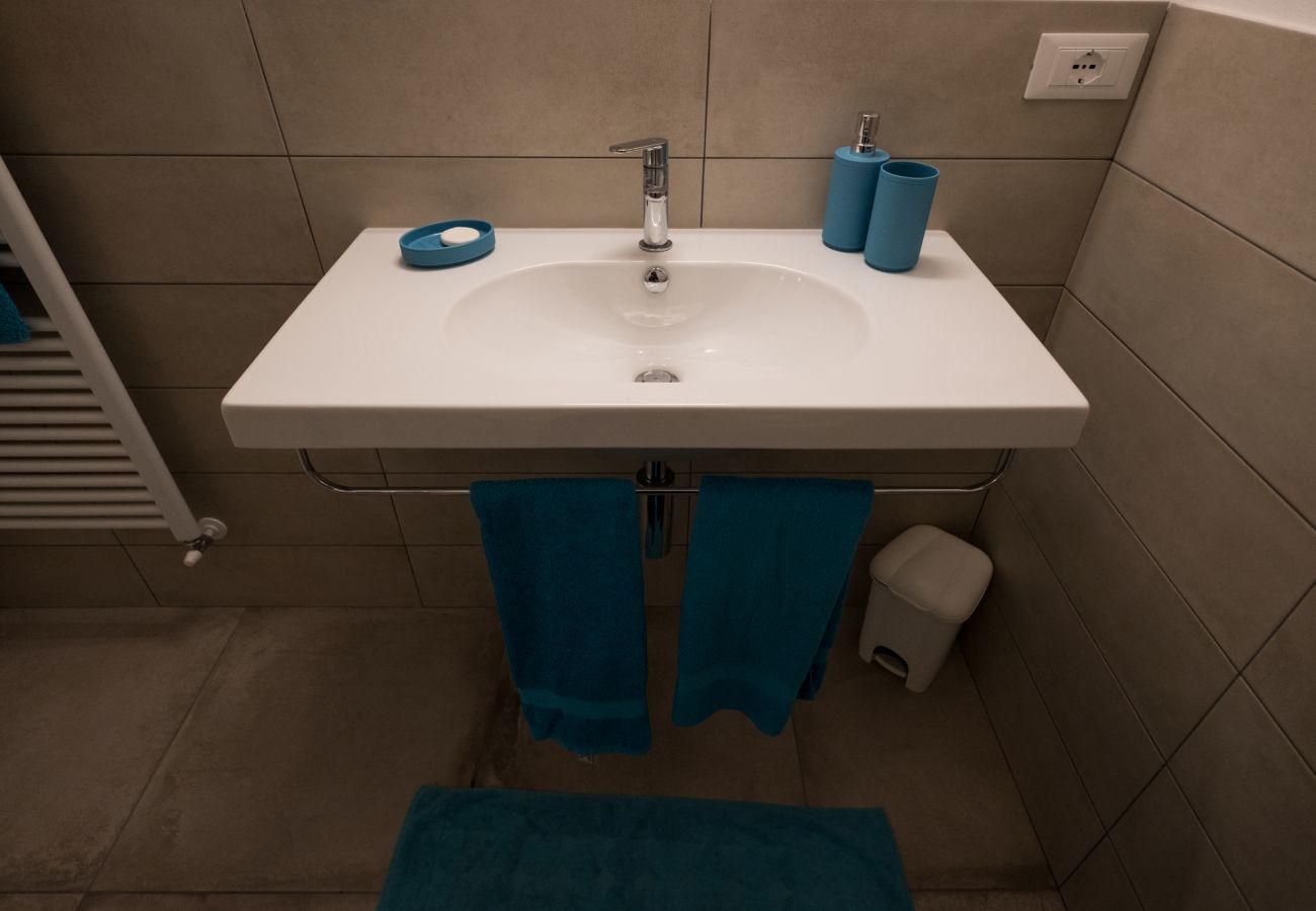 Casa Piani is a modern villa with lots of space and tranquility. With private pool, in the greenery of Plodio, Ligurië