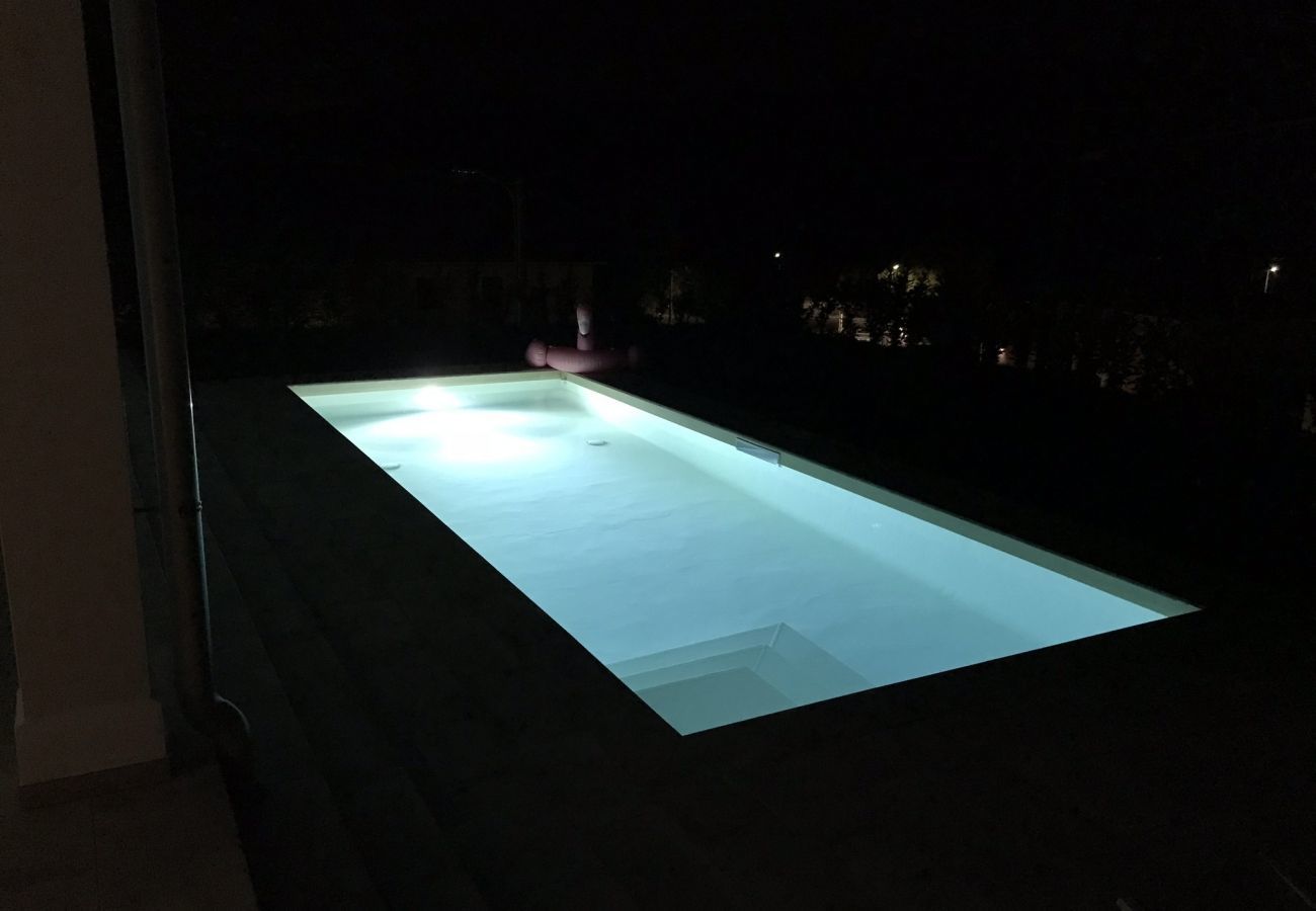 Casa Piani is a modern villa with lots of space and tranquility. With private pool, in the greenery of Plodio, Ligurië