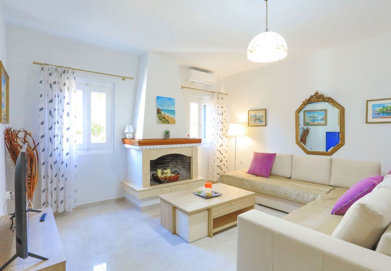 Villa Anthousa | A detached villa with private pool on Corfu, Greece