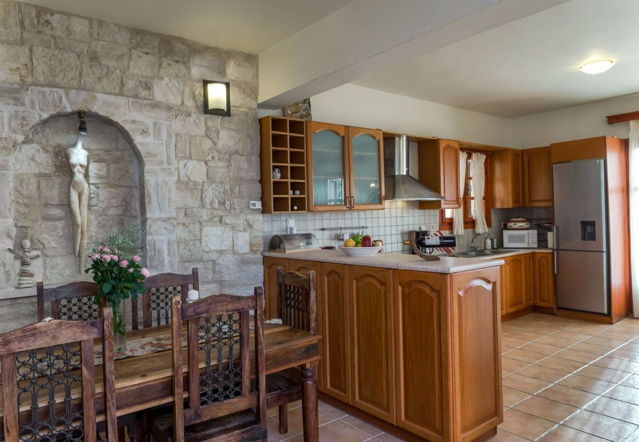 Villa Reena | A detached villa with private pool on Crete, Greece