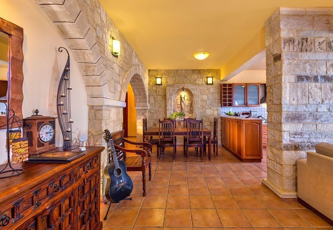 Villa Reena | A detached villa with private pool on Crete, Greece