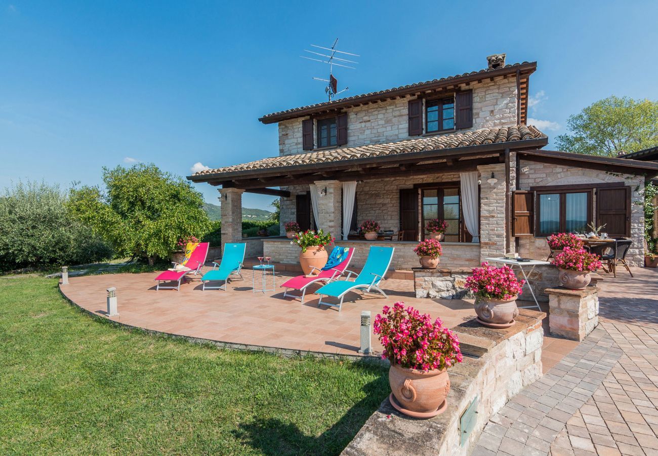 Villa Chiara is a detached villa with amazing views and private pool in Acqualagna, Le Marche