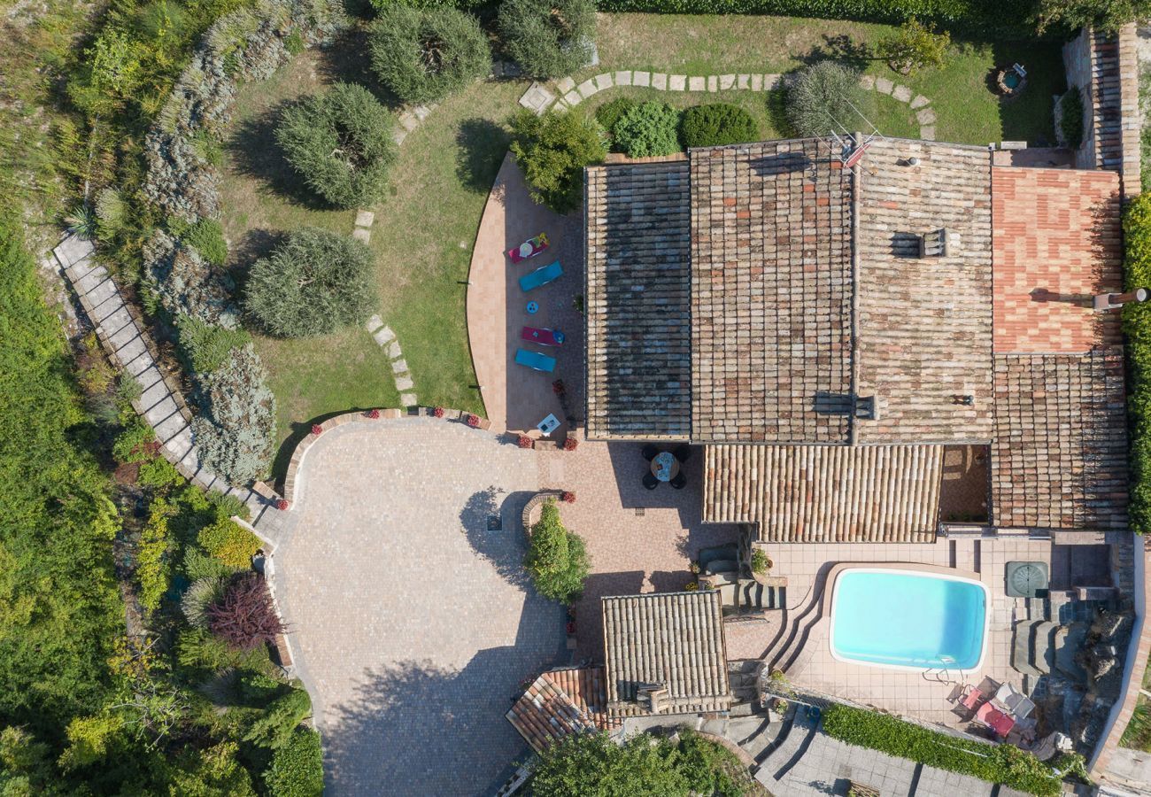 Villa Chiara is a detached villa with amazing views and private pool in Acqualagna, Le Marche