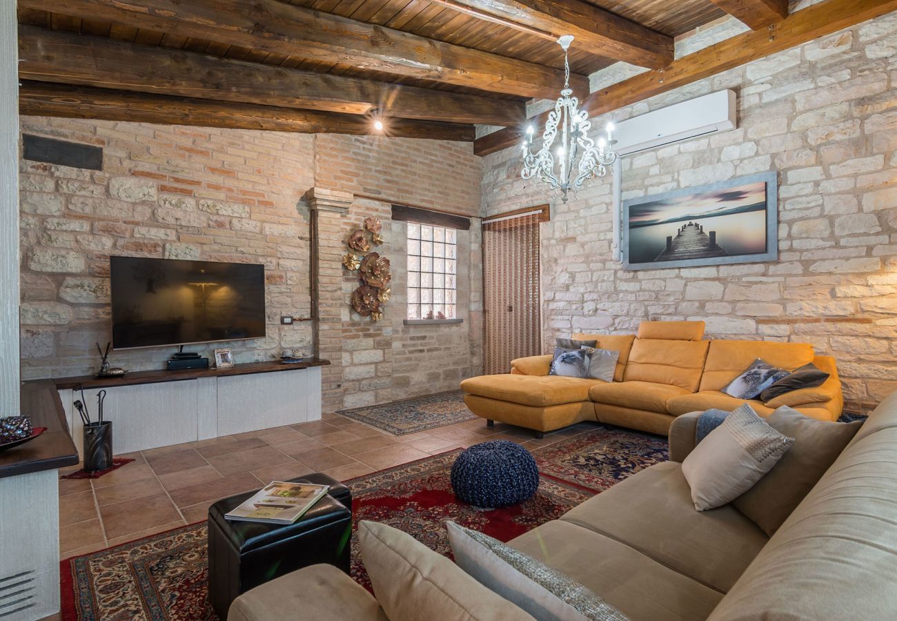 Villa Chiara is a detached villa with amazing views and private pool in Acqualagna, Le Marche