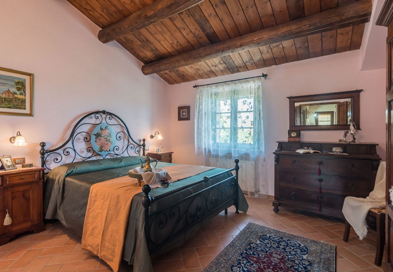 Villa Chiara is a detached villa with amazing views and private pool in Acqualagna, Le Marche