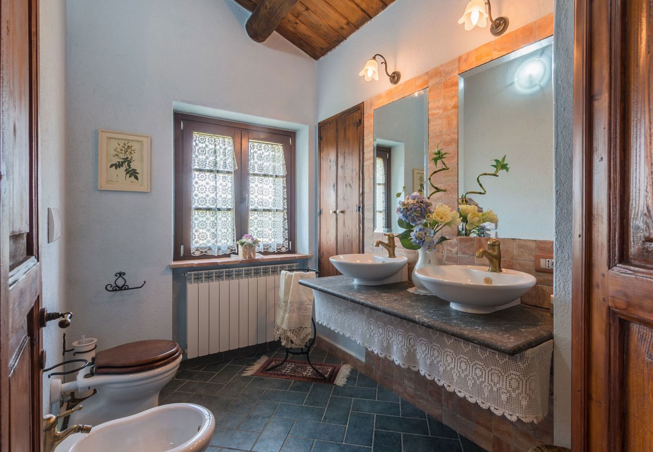 Villa Chiara is a detached villa with amazing views and private pool in Acqualagna, Le Marche