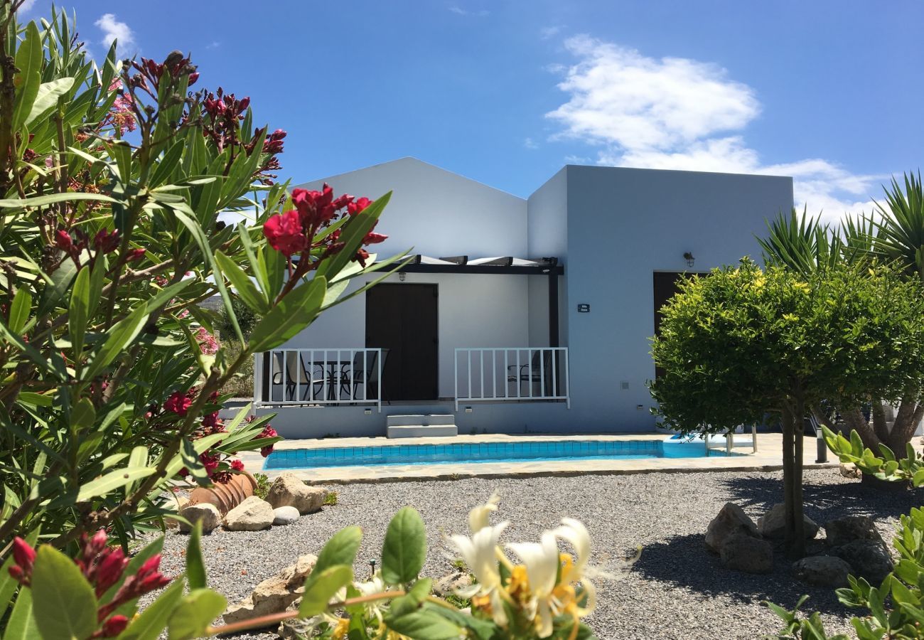  Villa Anna Kyrianna | A detached villa with private pool on Crete, Greece