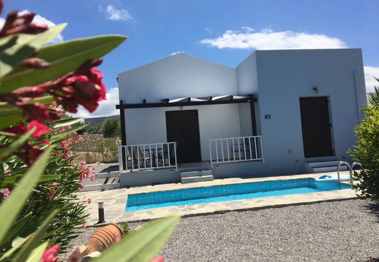  Villa Anna Kyrianna | A detached villa with private pool on Crete, Greece