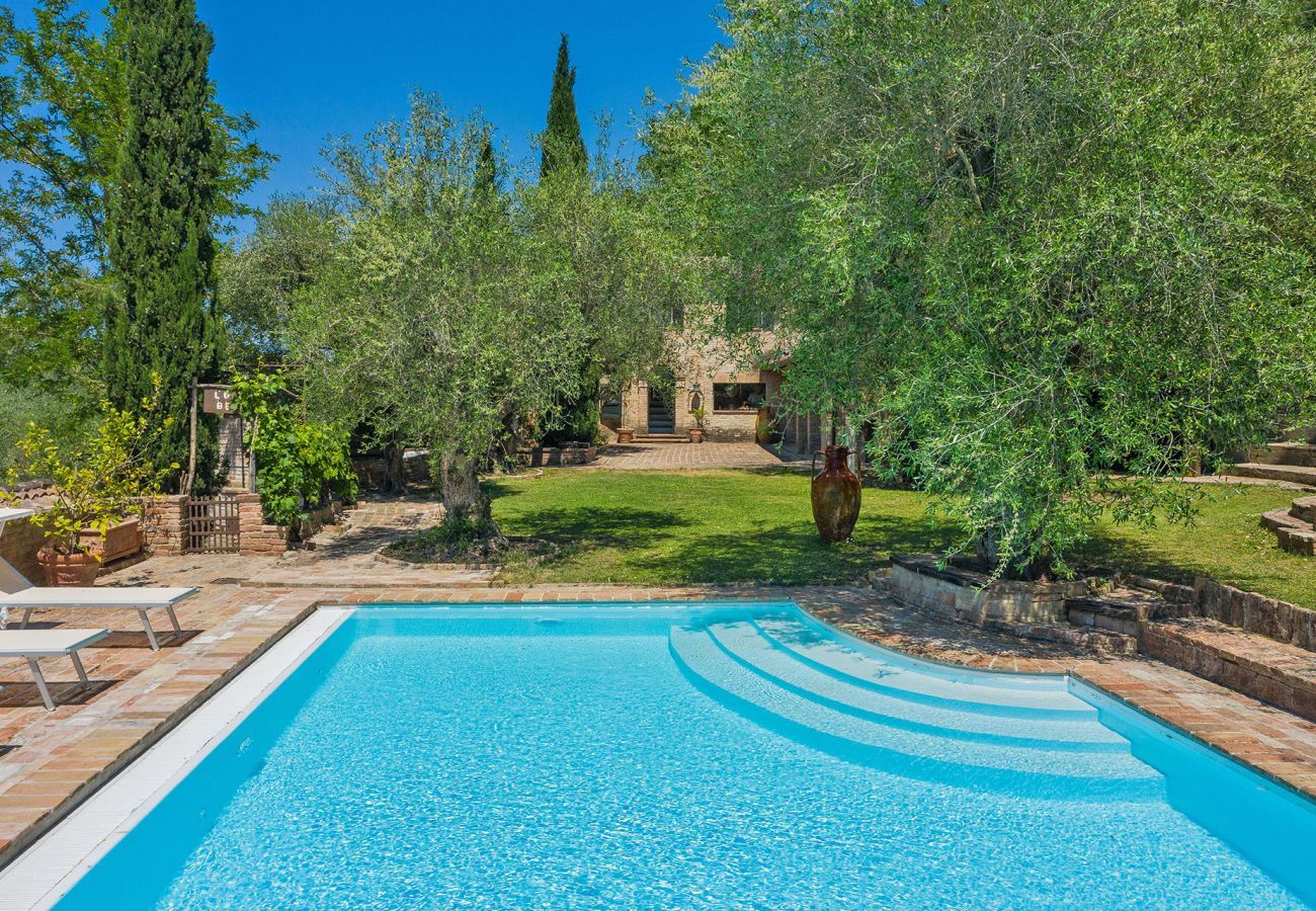 Villa Camilla is a true Italian dreamvilla with garden and salt water pool in Cappone, Le Marche