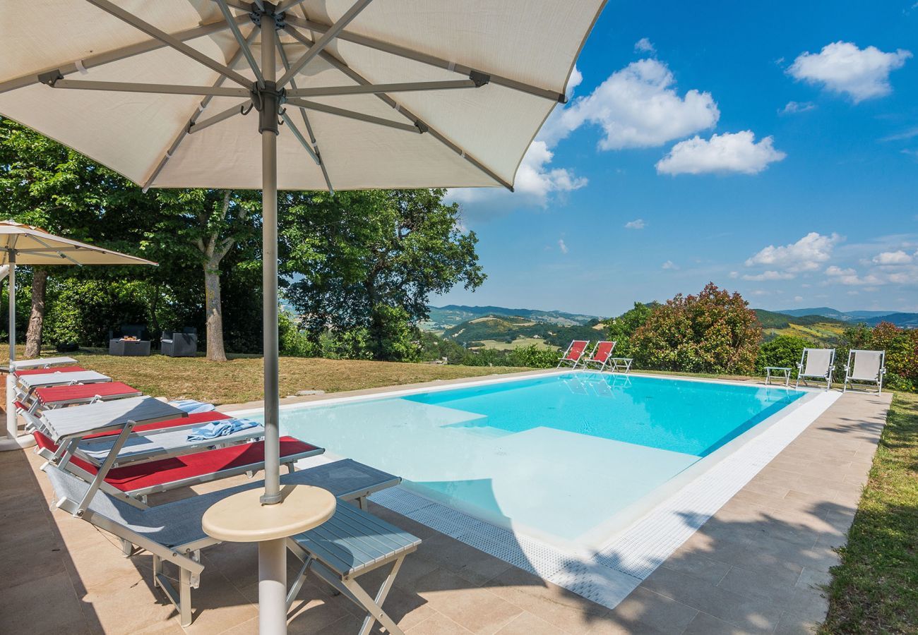 Casa Violetta is a beautifully furnished casa with private pool, spacious garden and panoramic views in Cagli, Le Marche