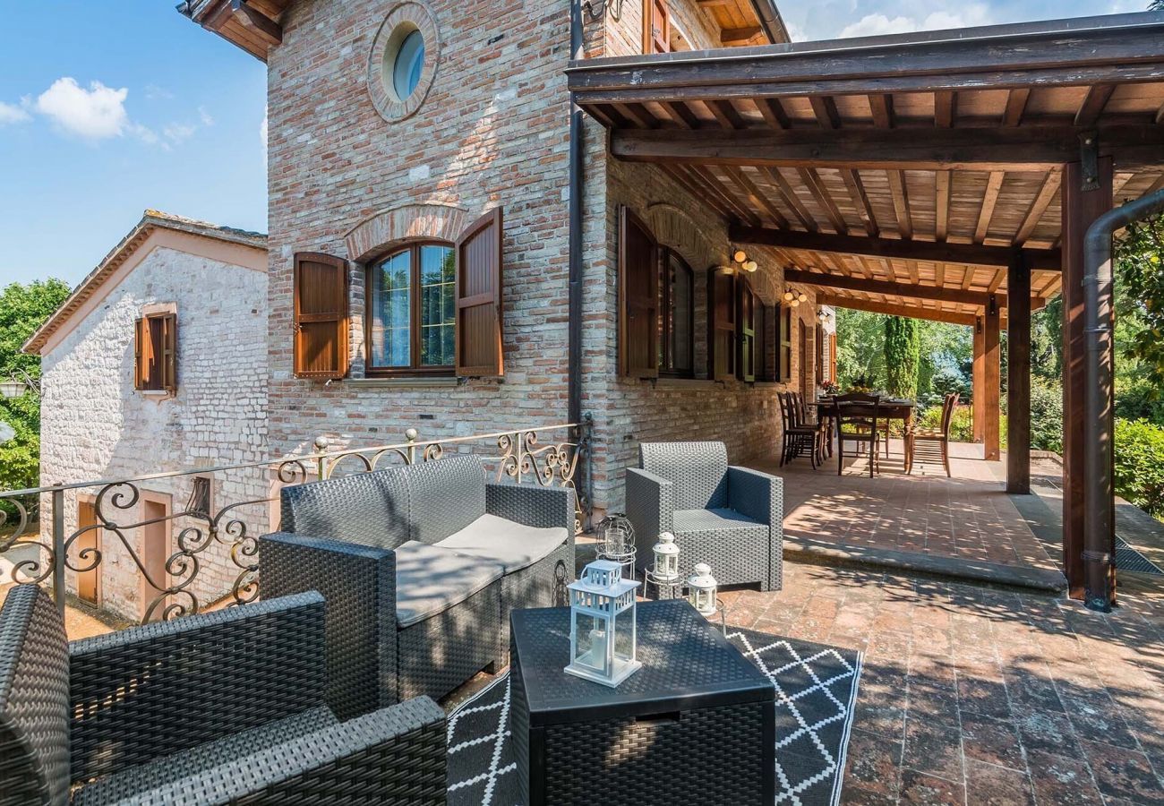 Casa Violetta is a beautifully furnished casa with private pool, spacious garden and panoramic views in Cagli, Le Marche