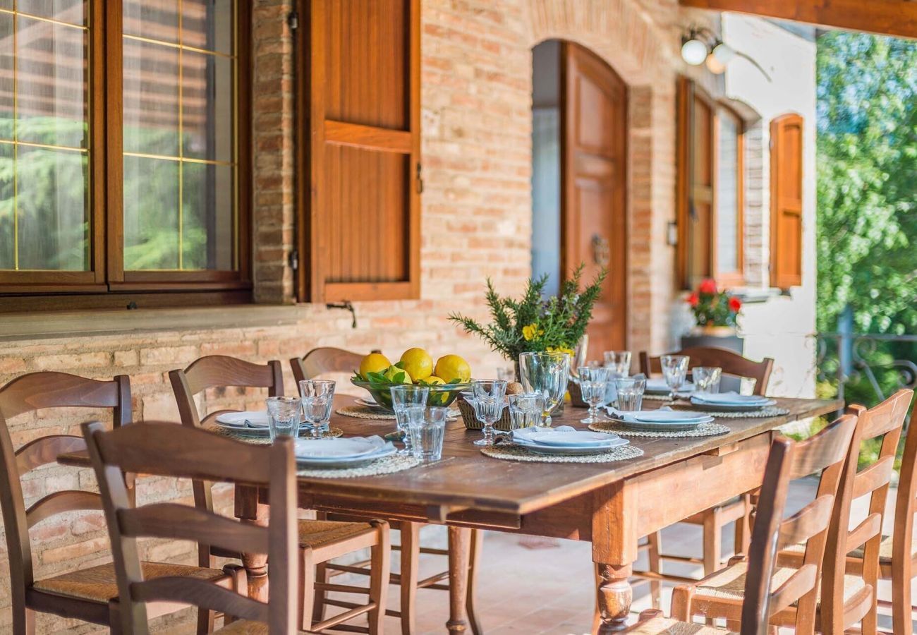 Casa Violetta is a beautifully furnished casa with private pool, spacious garden and panoramic views in Cagli, Le Marche