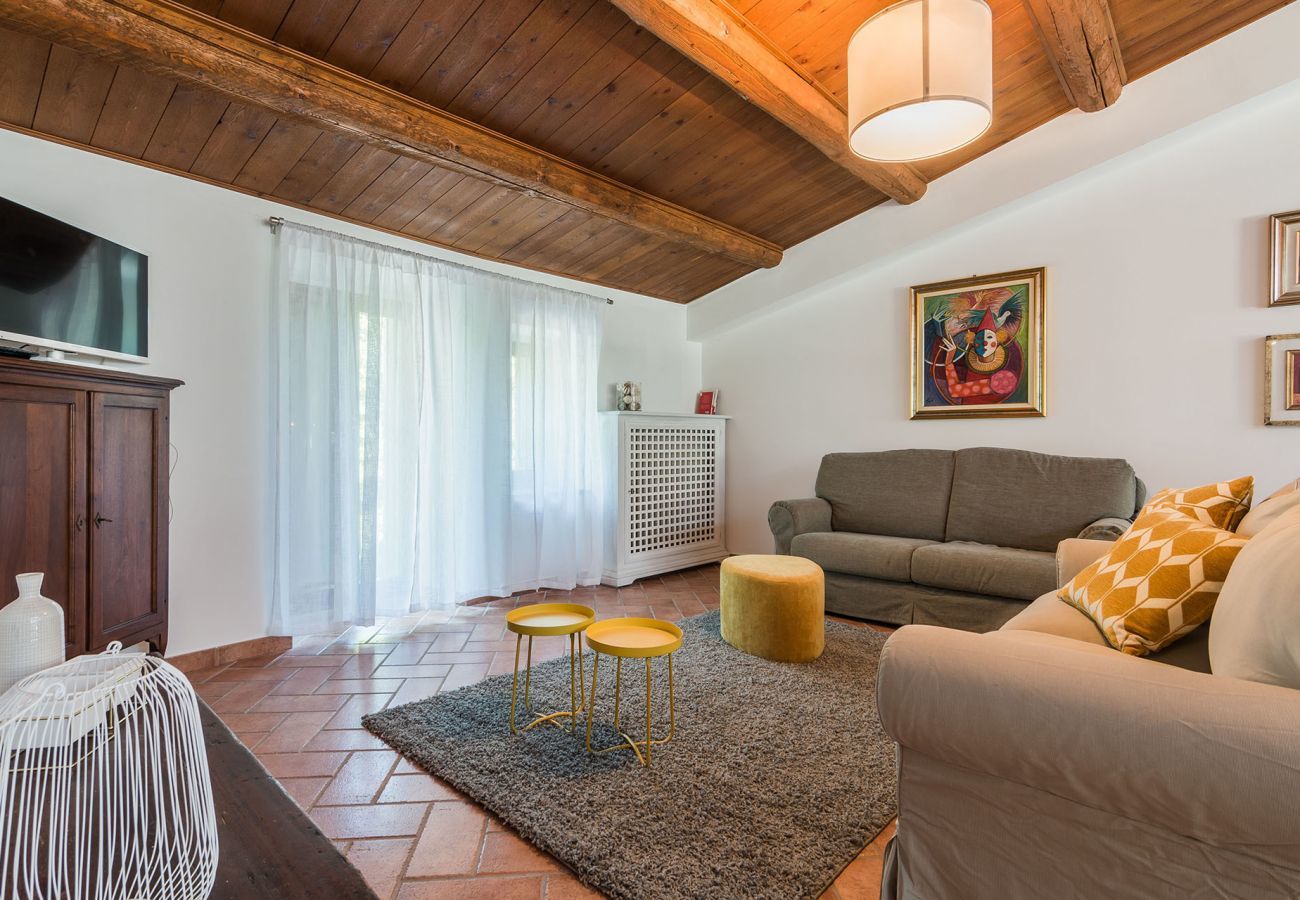 Casa Violetta is a beautifully furnished casa with private pool, spacious garden and panoramic views in Cagli, Le Marche