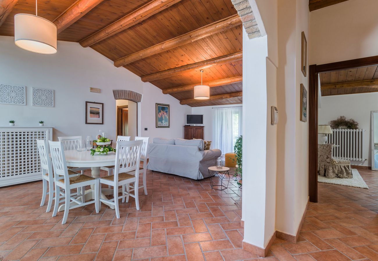 Casa Violetta is a beautifully furnished casa with private pool, spacious garden and panoramic views in Cagli, Le Marche
