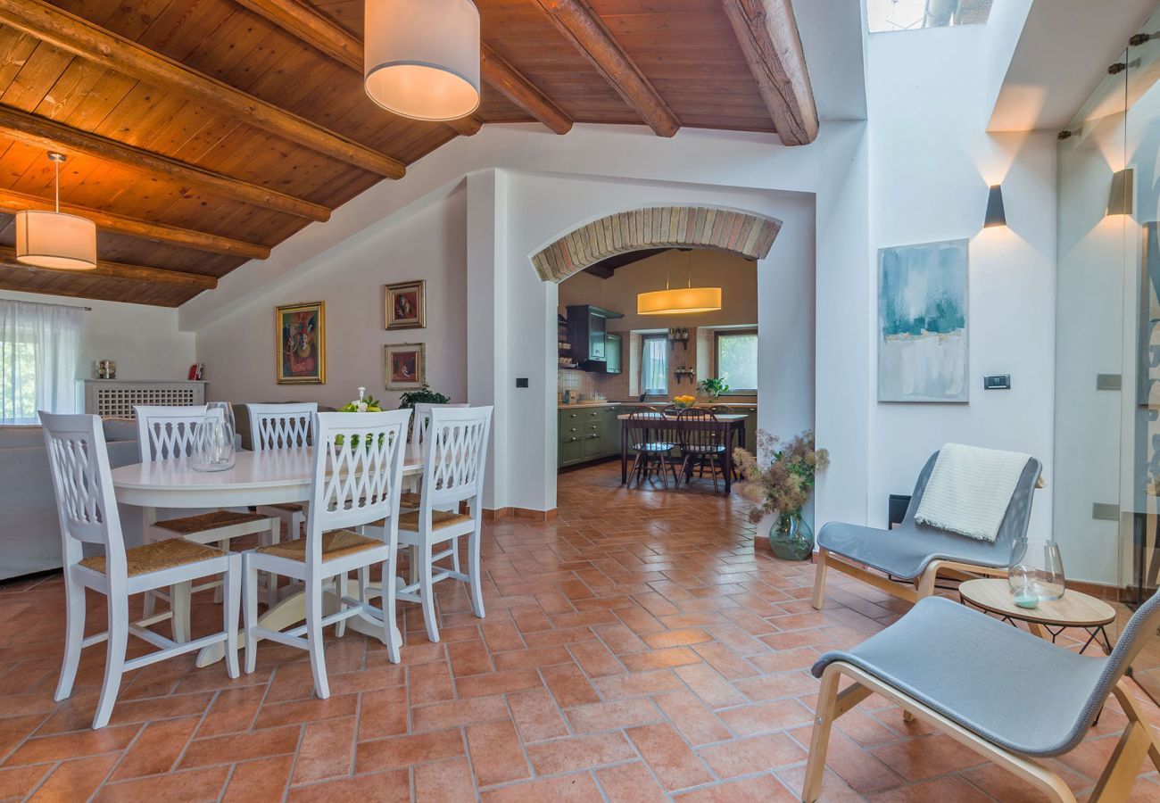 Casa Violetta is a beautifully furnished casa with private pool, spacious garden and panoramic views in Cagli, Le Marche