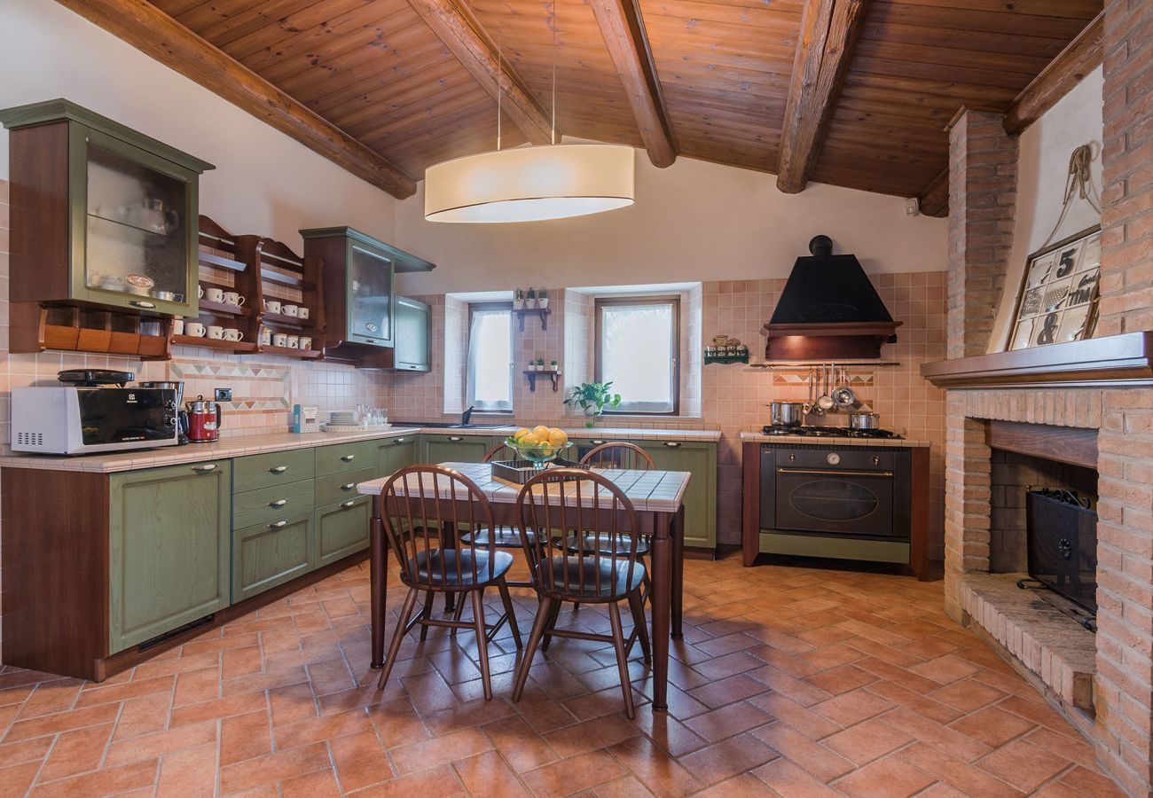 Casa Violetta is a beautifully furnished casa with private pool, spacious garden and panoramic views in Cagli, Le Marche