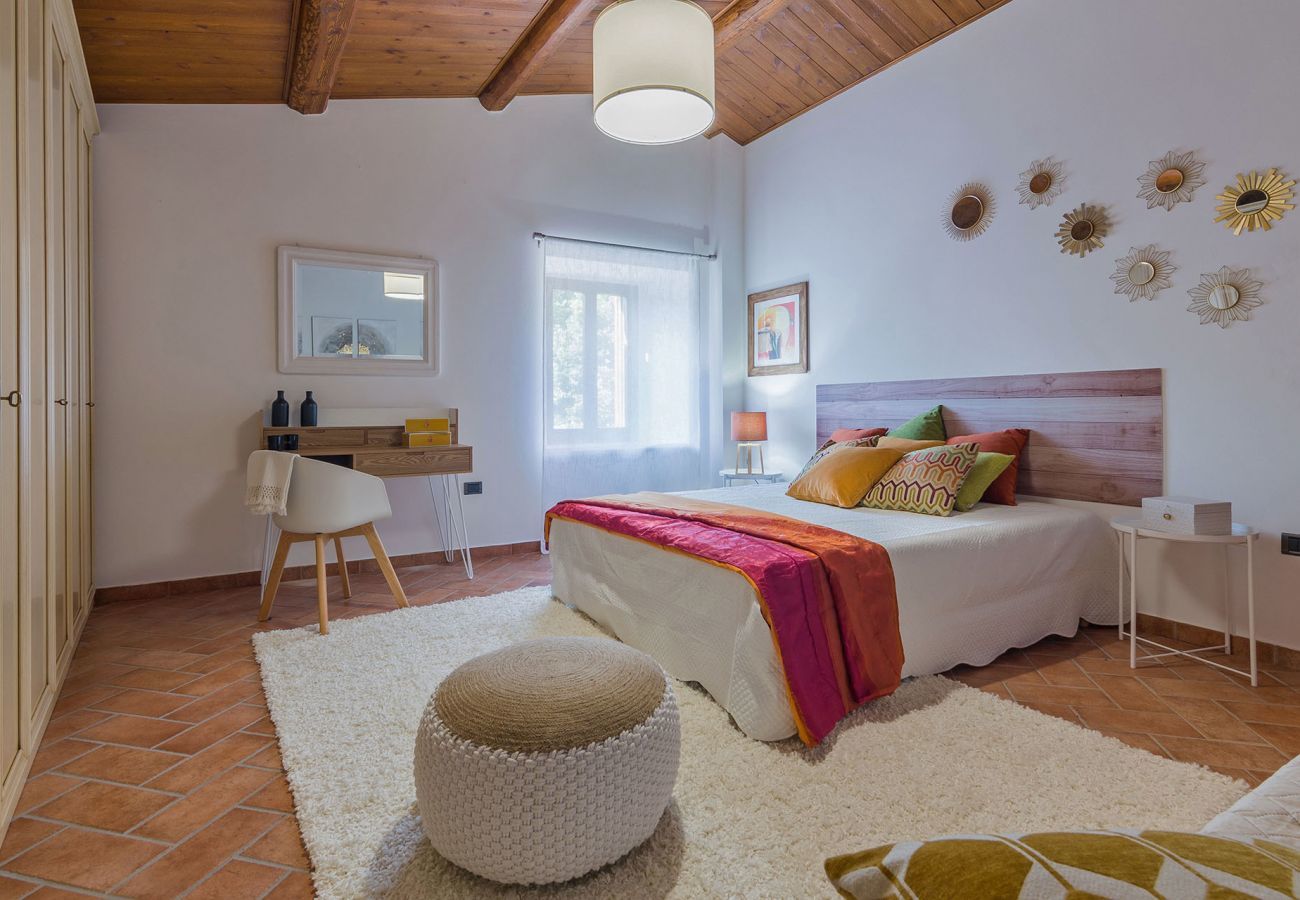 Casa Violetta is a beautifully furnished casa with private pool, spacious garden and panoramic views in Cagli, Le Marche