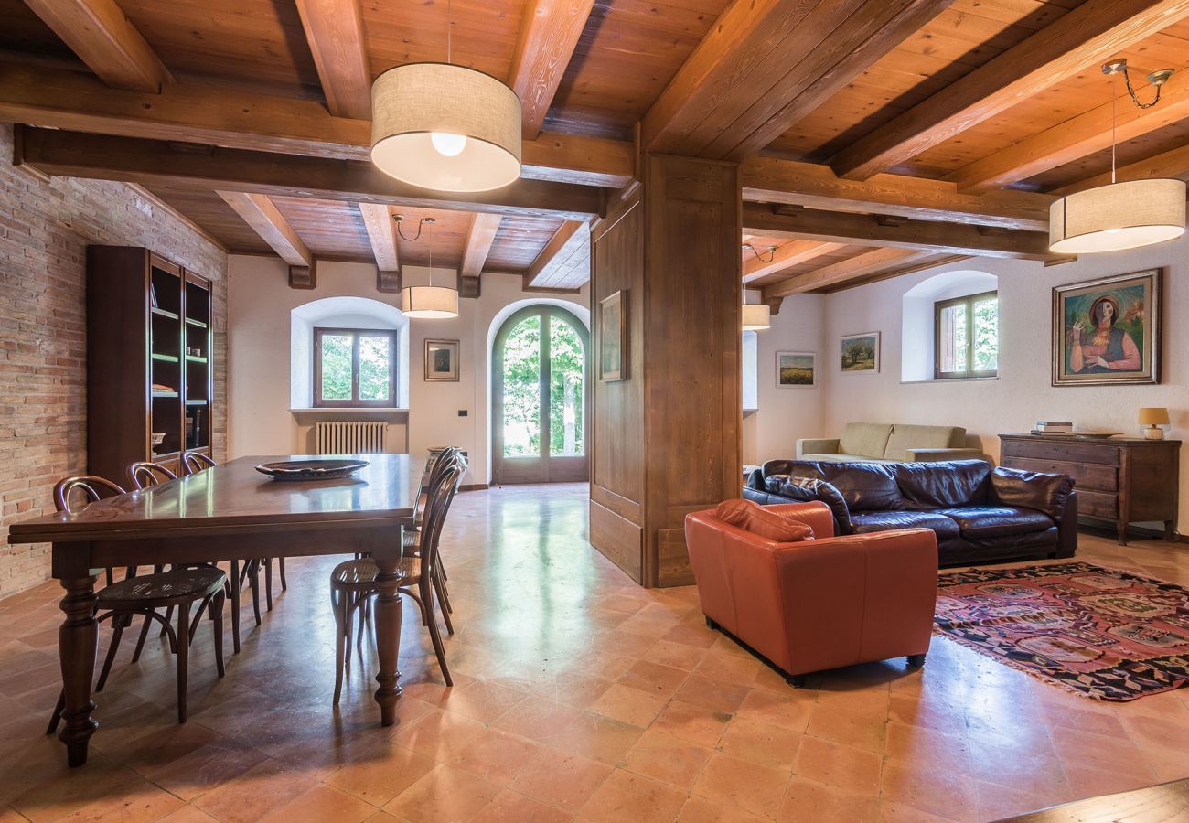 Casa Violetta is a beautifully furnished casa with private pool, spacious garden and panoramic views in Cagli, Le Marche