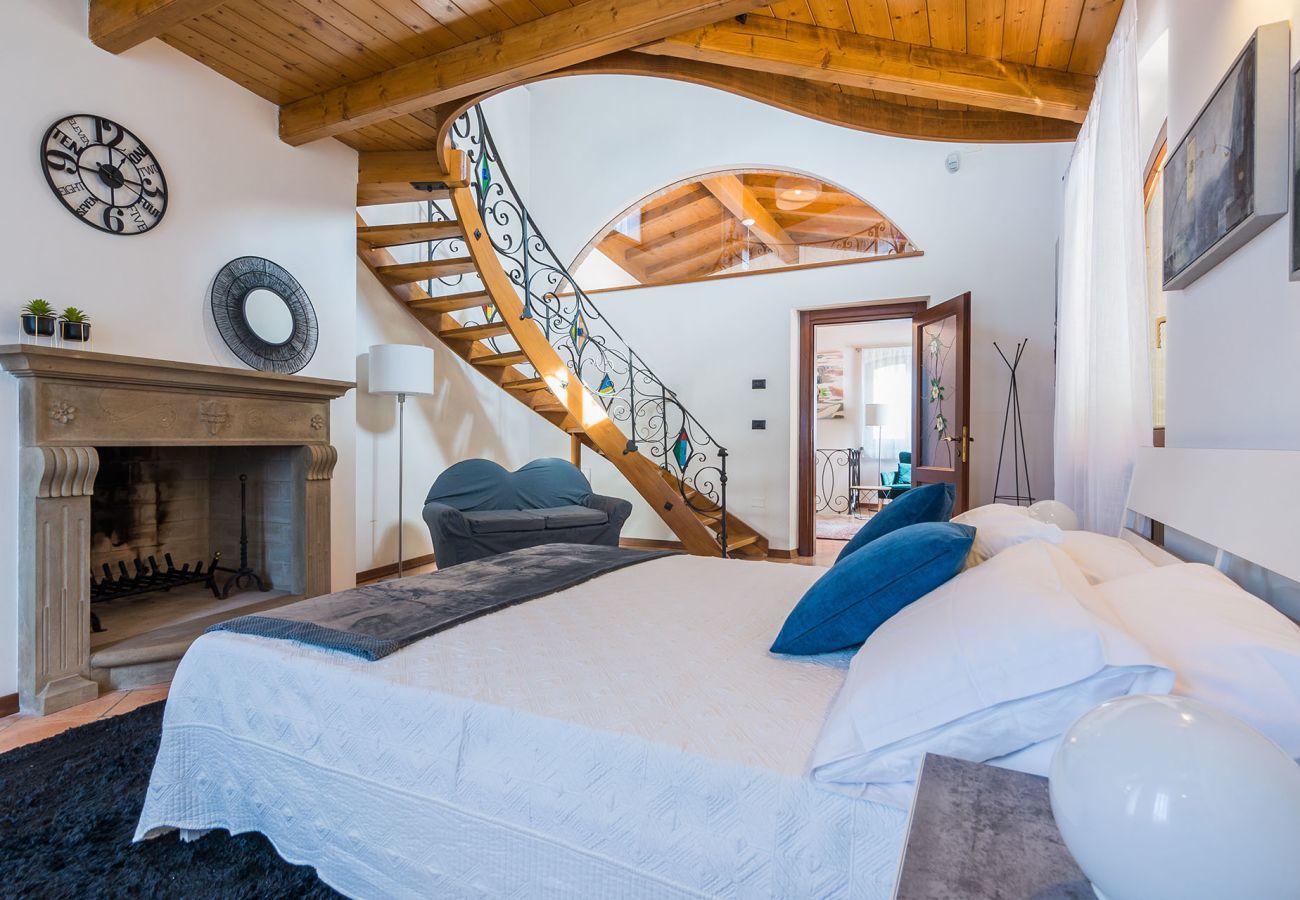 Casa Violetta is a beautifully furnished casa with private pool, spacious garden and panoramic views in Cagli, Le Marche