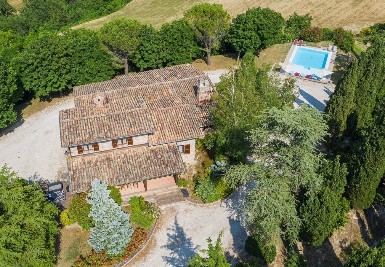 Casa Violetta is a beautifully furnished casa with private pool, spacious garden and panoramic views in Cagli, Le Marche