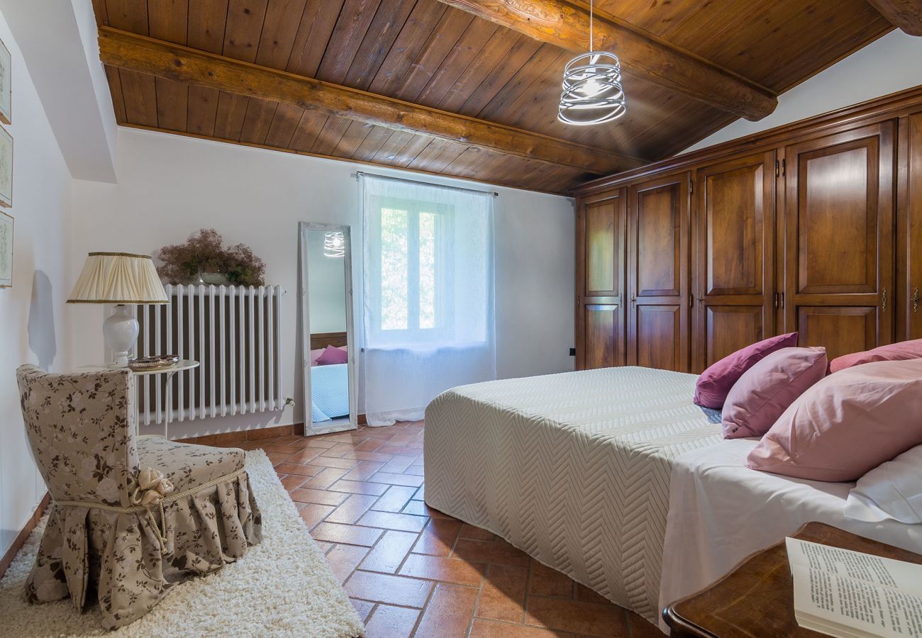 Casa Violetta is a beautifully furnished casa with private pool, spacious garden and panoramic views in Cagli, Le Marche