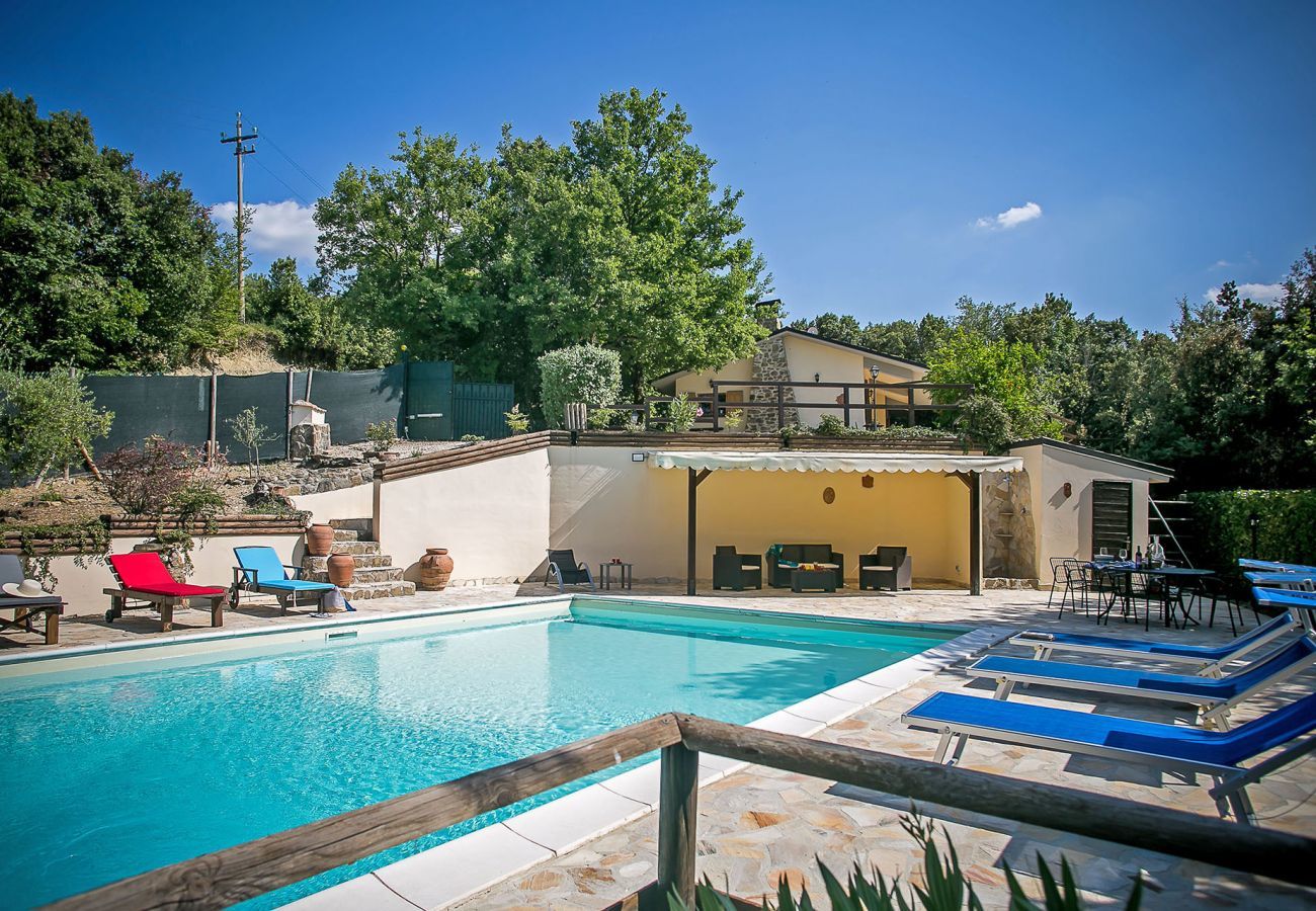 Casa Lidia is a cozy casa with private pool, close to the beautiful town of Bettona, Umbrië