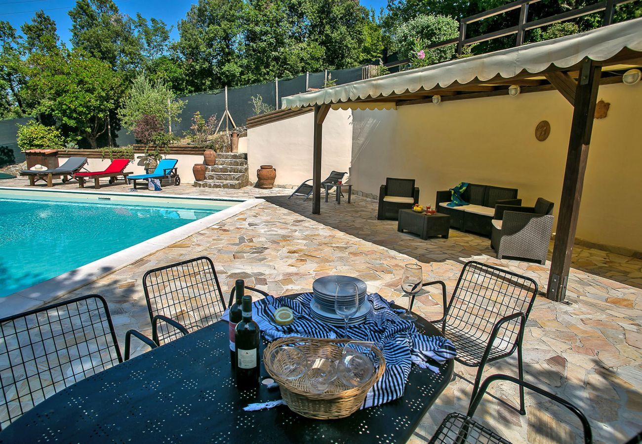 Casa Lidia is a cozy casa with private pool, close to the beautiful town of Bettona, Umbrië