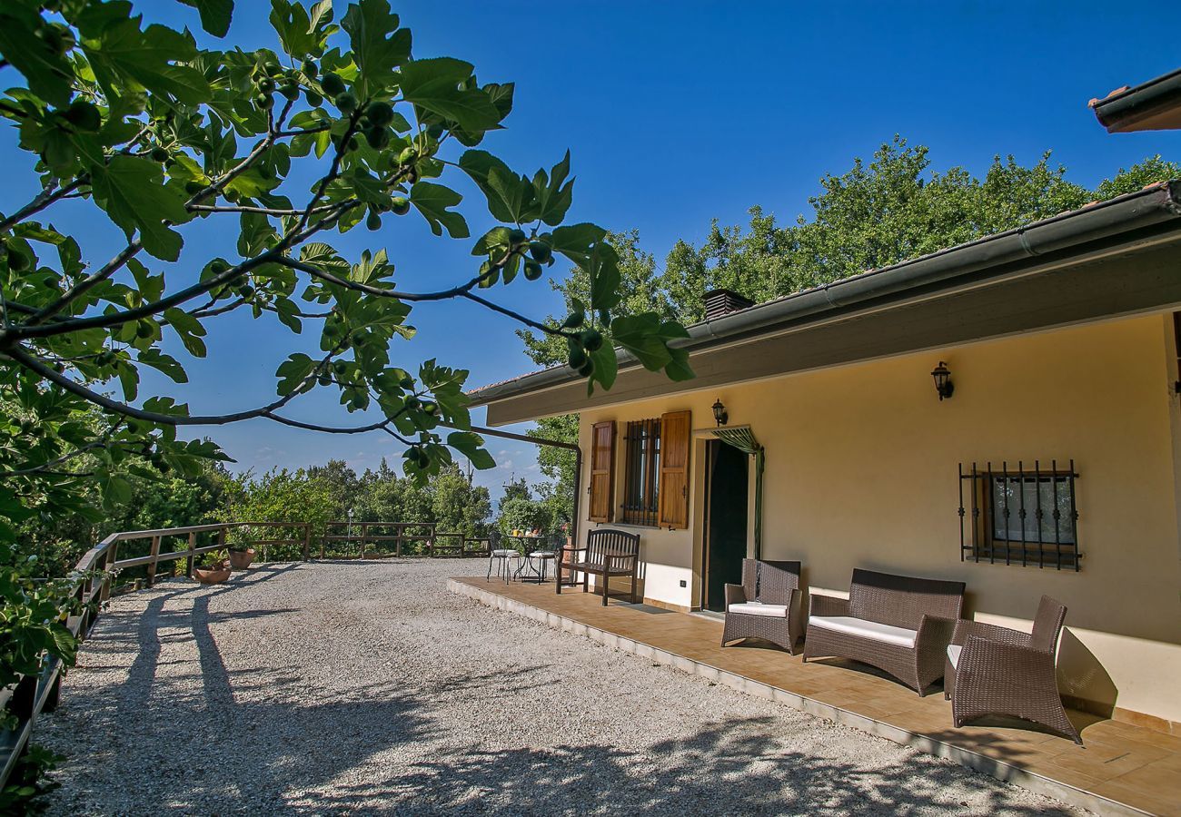 Casa Lidia is a cozy casa with private pool, close to the beautiful town of Bettona, Umbrië