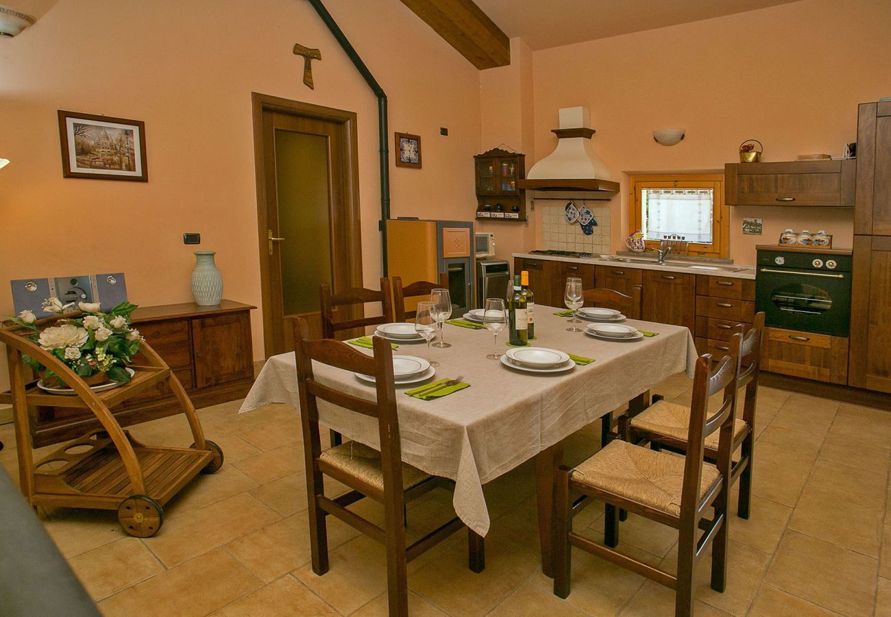 Casa Lidia is a cozy casa with private pool, close to the beautiful town of Bettona, Umbrië