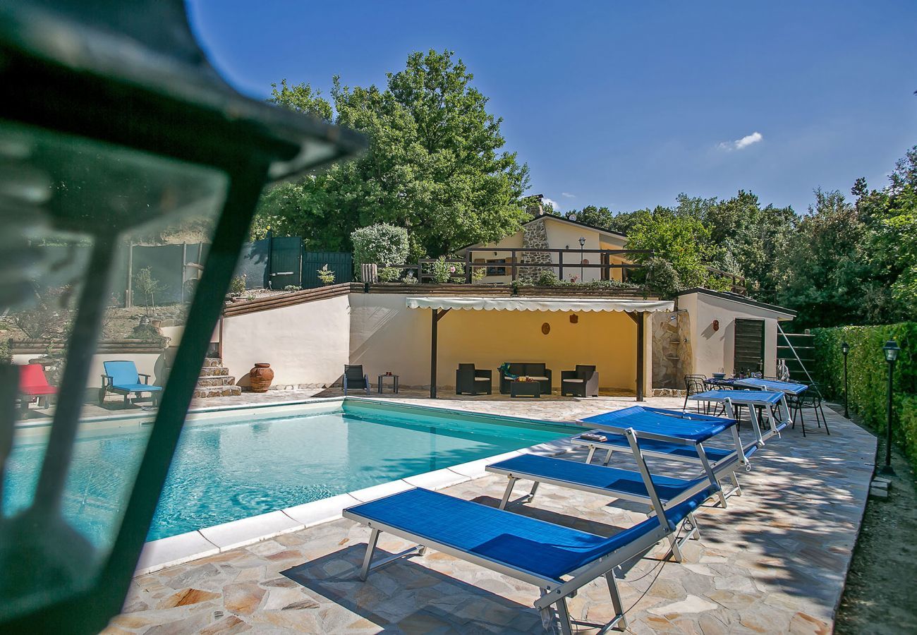 Casa Lidia is a cozy casa with private pool, close to the beautiful town of Bettona, Umbrië