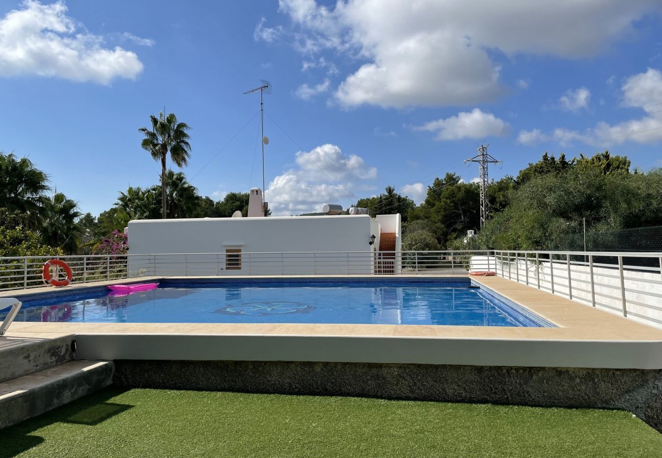  Villa Santa Eulalia | A detached villa with private pool on Ibiza, Spain