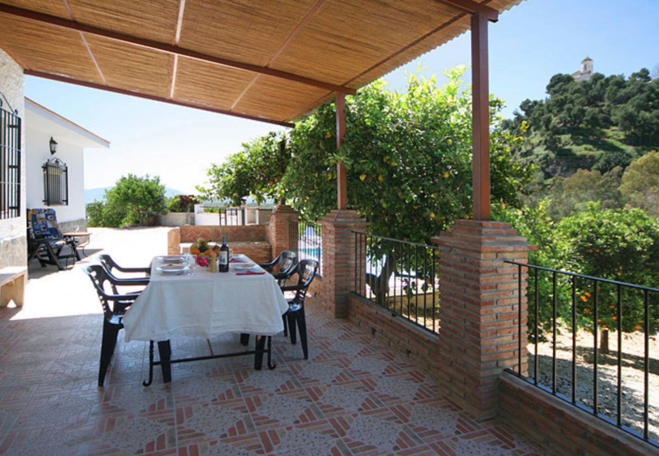 Private fenced pool. Childfriendly. In walking distance from the nice town Alozaina. Nice holiday home. 