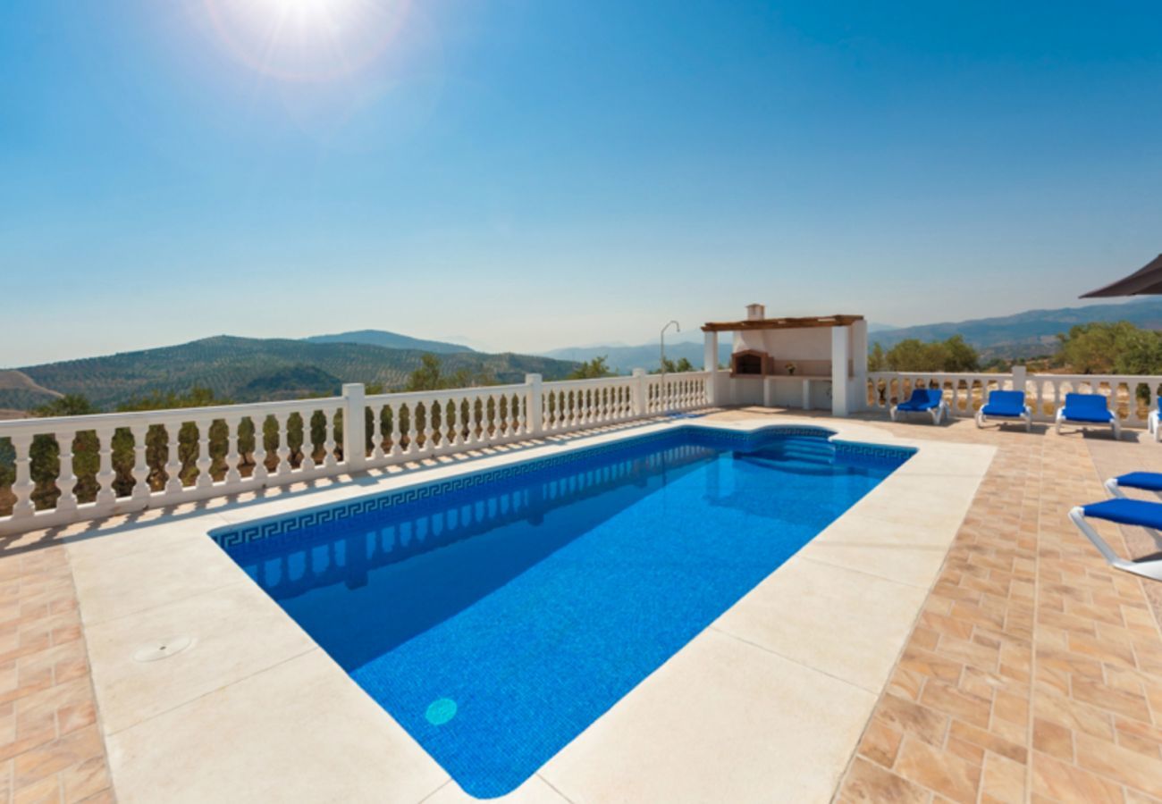 Beautiful villa with fenced private pool and panoramic views. Surrounded by olive trees. Childfriendly. 