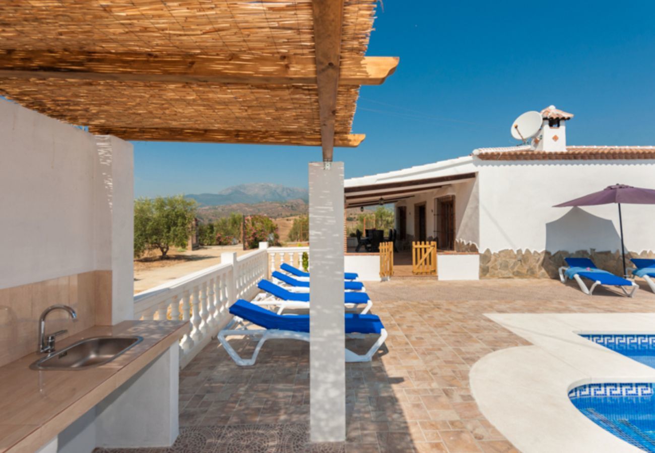 Beautiful villa with fenced private pool and panoramic views. Surrounded by olive trees. Childfriendly. 