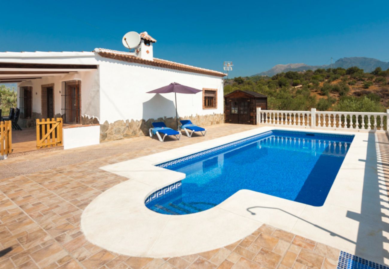 Beautiful villa with fenced private pool and panoramic views. Surrounded by olive trees. Childfriendly. 