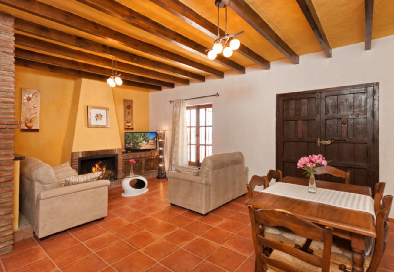 Beautiful villa with fenced private pool and panoramic views. Surrounded by olive trees. Childfriendly. 