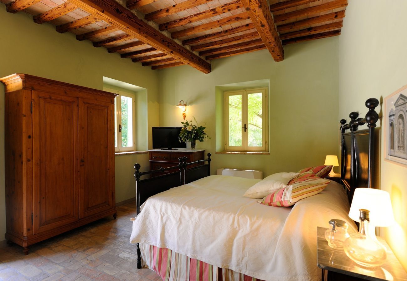 Antico Casolare is an unique villa with private pool and vineyard in Le Marche, Italy. Ideal for large groups!