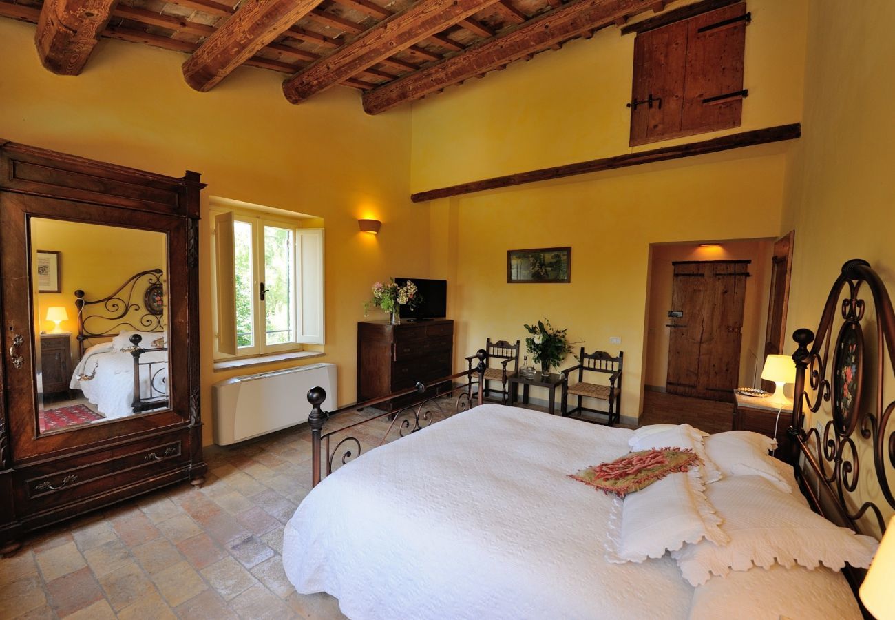 Antico Casolare is an unique villa with private pool and vineyard in Le Marche, Italy. Ideal for large groups!