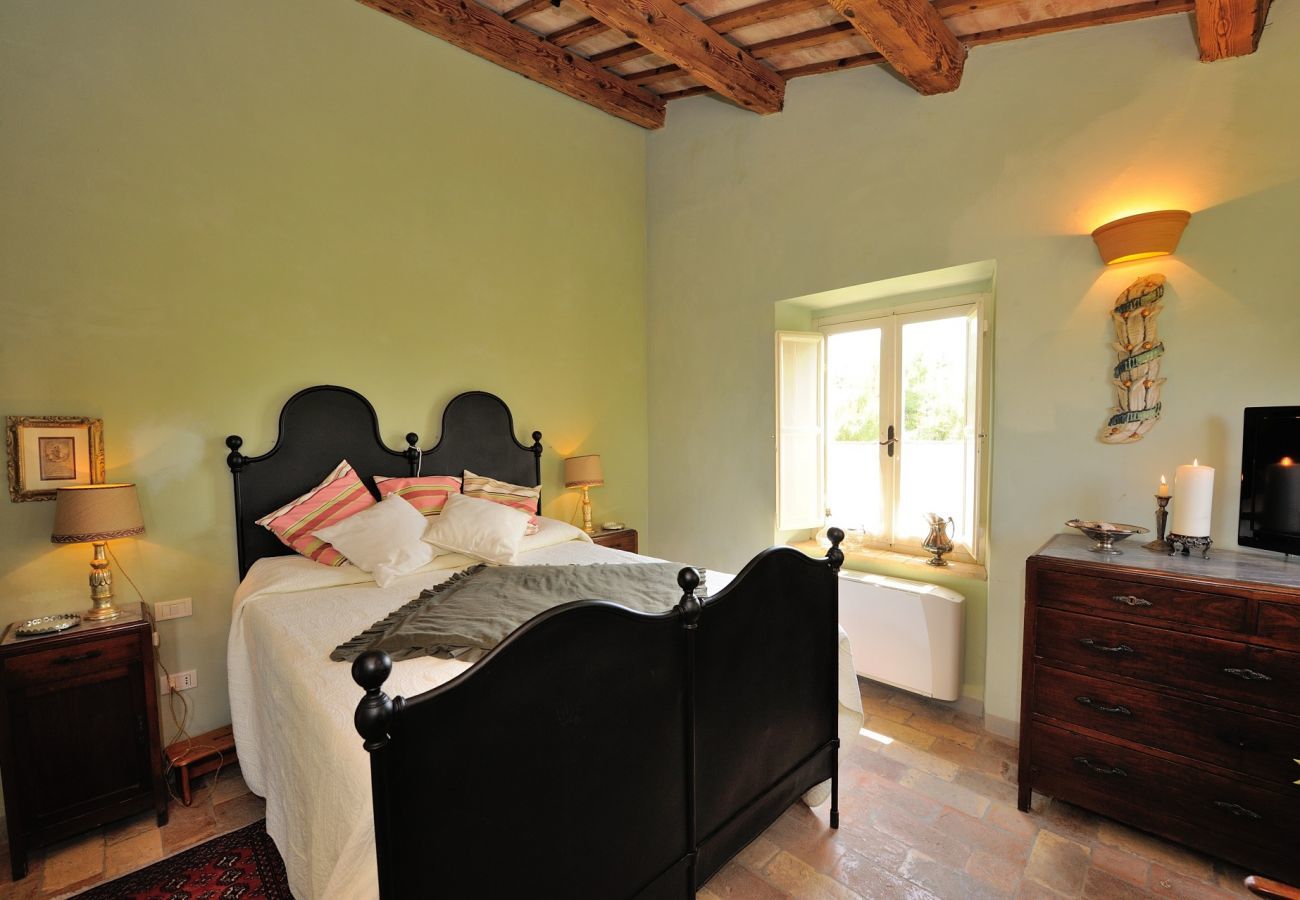 Antico Casolare is an unique villa with private pool and vineyard in Le Marche, Italy. Ideal for large groups!