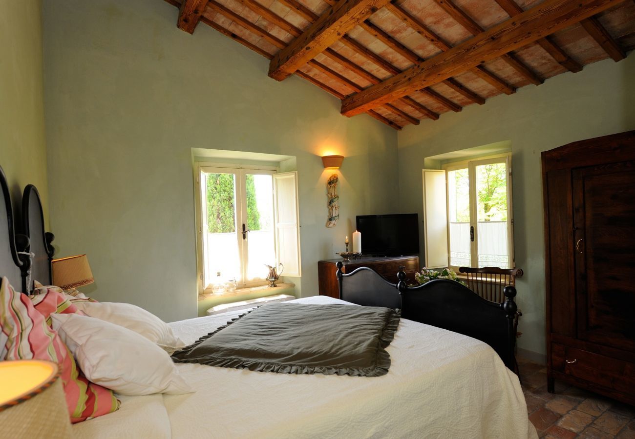 Antico Casolare is an unique villa with private pool and vineyard in Le Marche, Italy. Ideal for large groups!