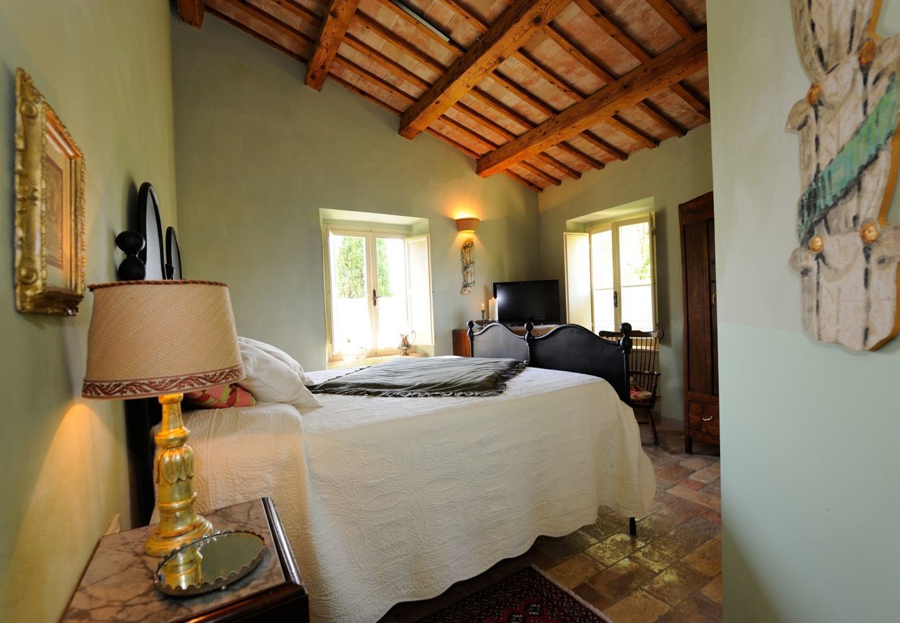 Antico Casolare is an unique villa with private pool and vineyard in Le Marche, Italy. Ideal for large groups!