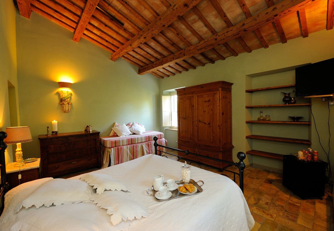 Antico Casolare is an unique villa with private pool and vineyard in Le Marche, Italy. Ideal for large groups!