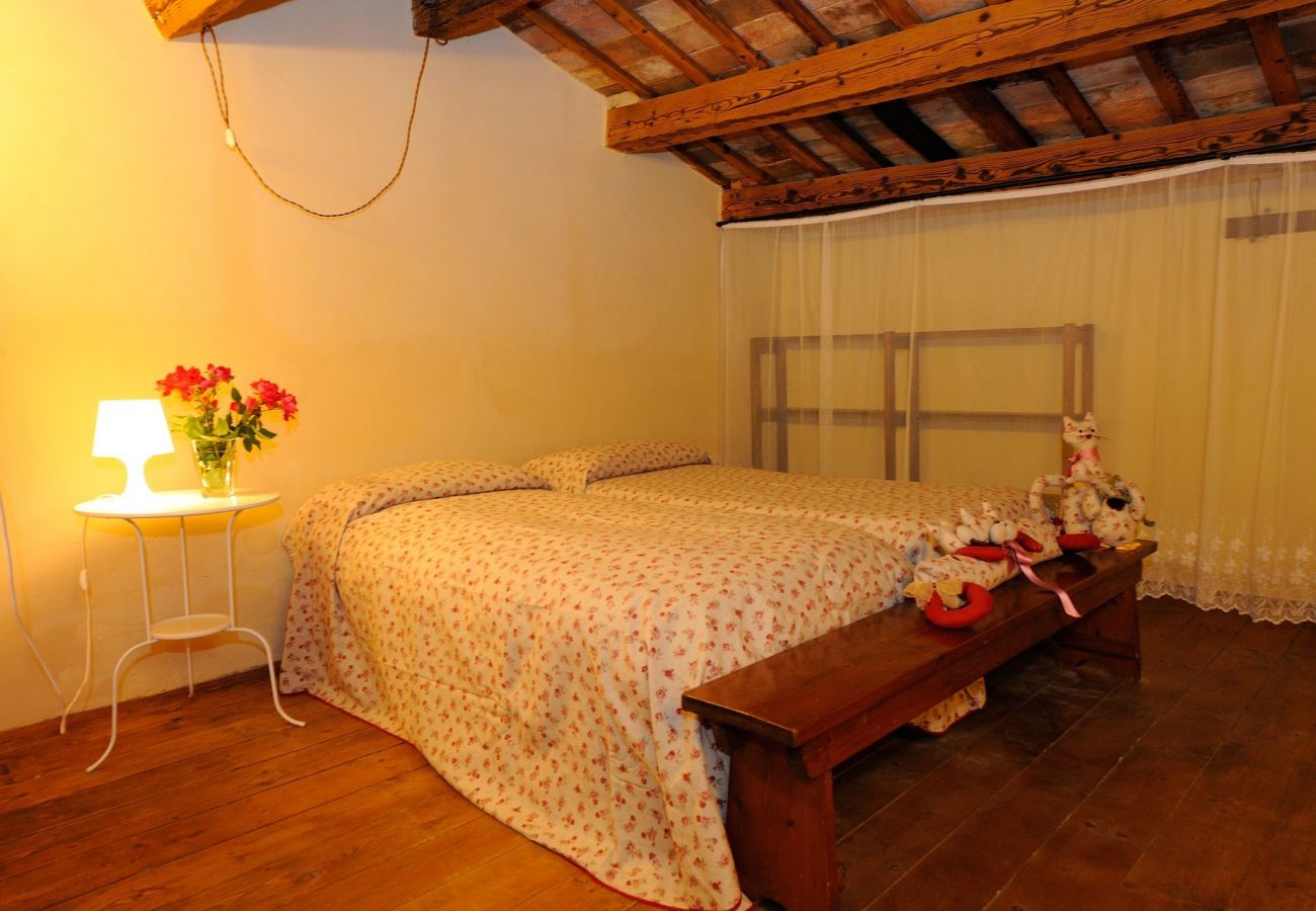 Antico Casolare is an unique villa with private pool and vineyard in Le Marche, Italy. Ideal for large groups!