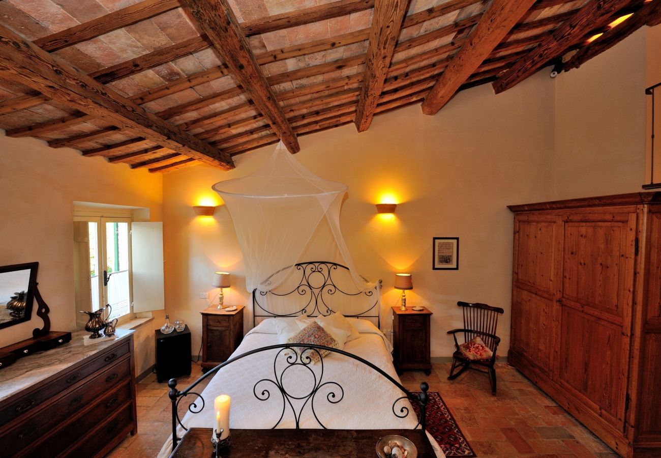 Antico Casolare is an unique villa with private pool and vineyard in Le Marche, Italy. Ideal for large groups!