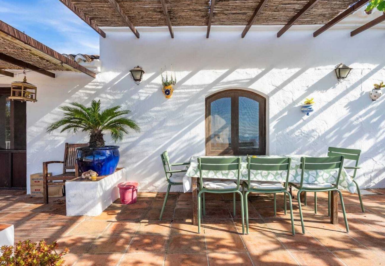 Beautiful finca with amazing panoramic views and a private pool. Close to the picturesque town Frigiliana.