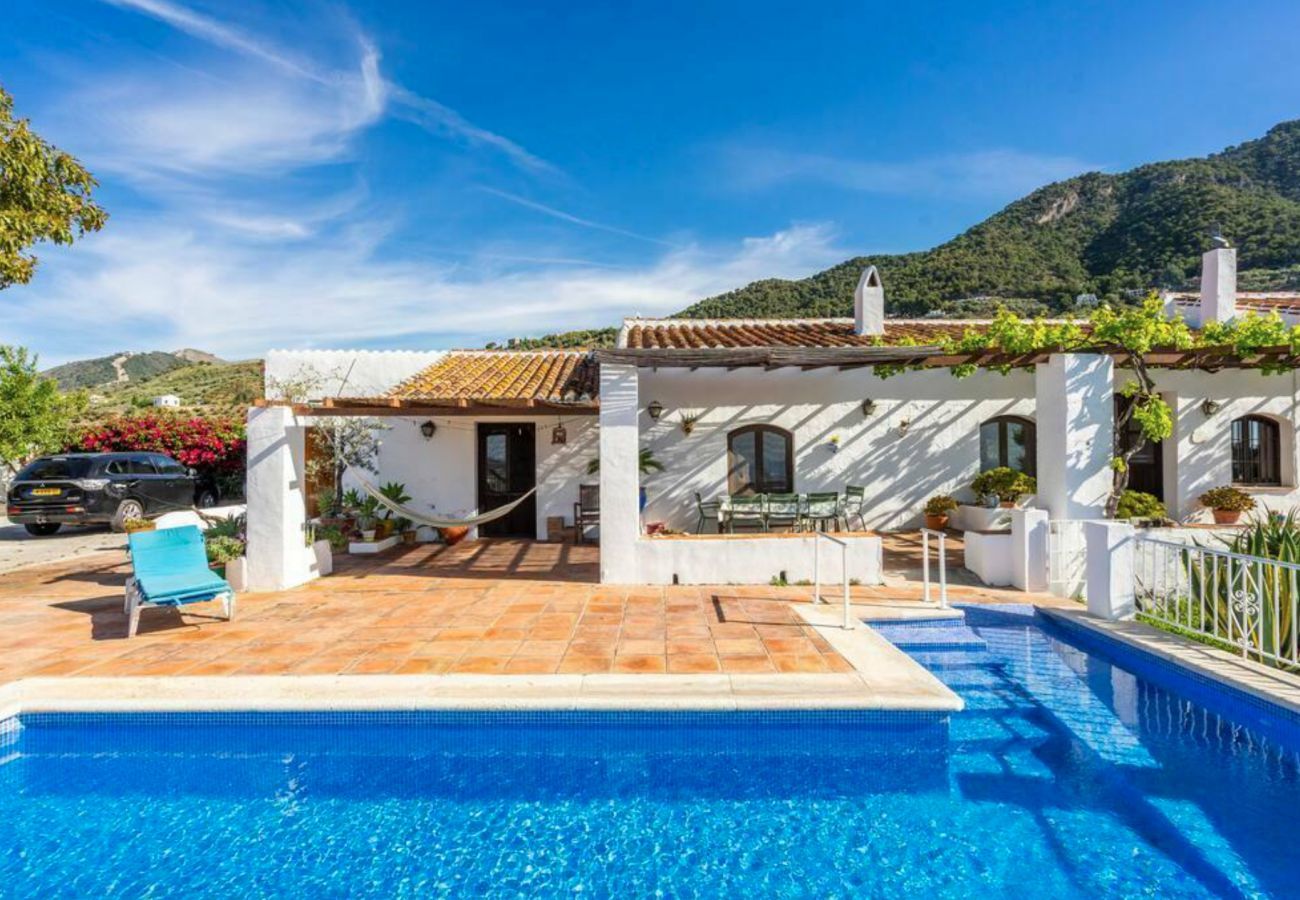 Beautiful finca with amazing panoramic views and a private pool. Close to the picturesque town Frigiliana.