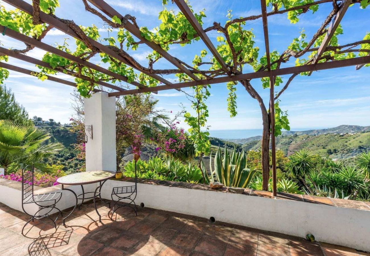 Beautiful finca with amazing panoramic views and a private pool. Close to the picturesque town Frigiliana.