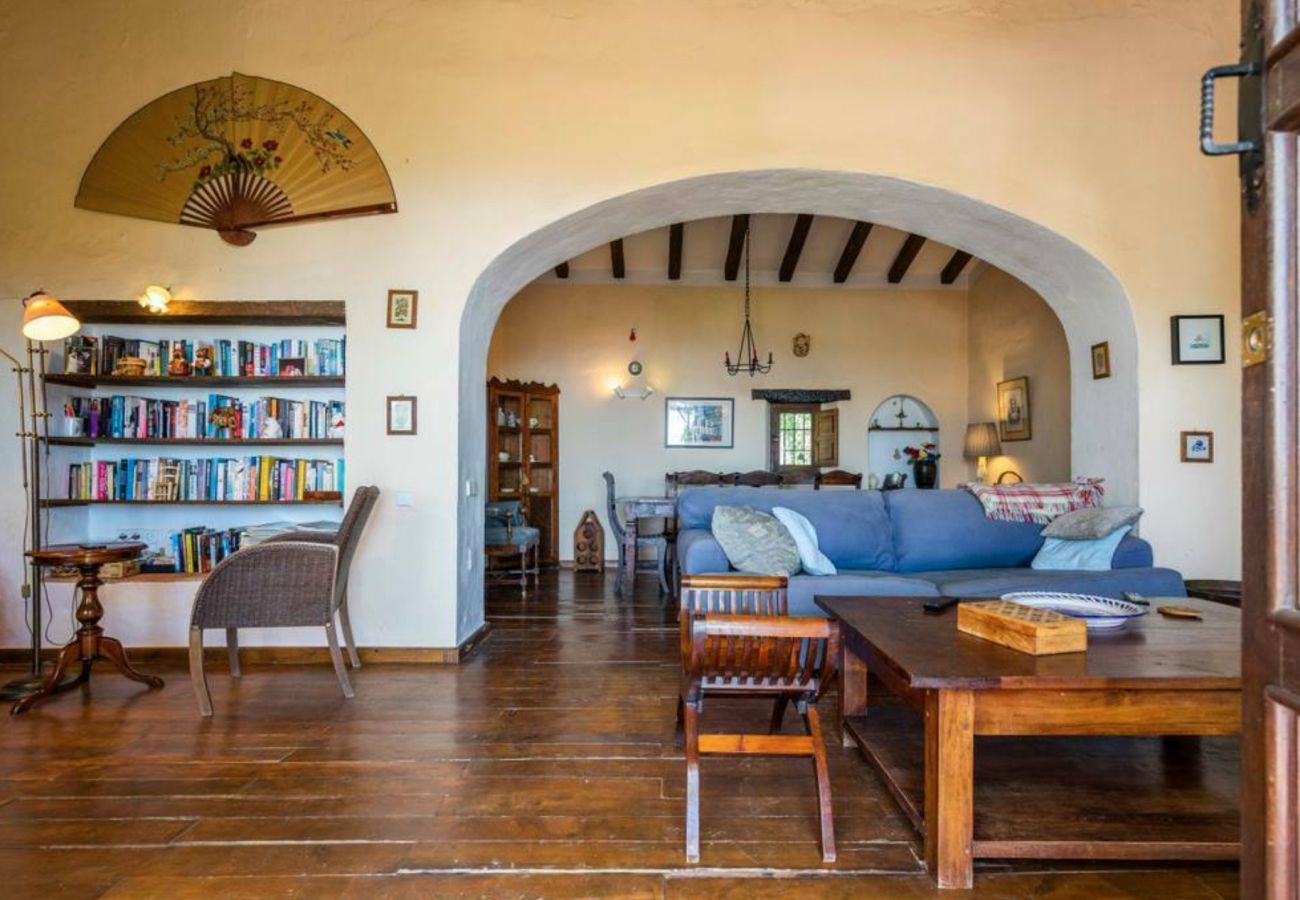 Beautiful finca with amazing panoramic views and a private pool. Close to the picturesque town Frigiliana.